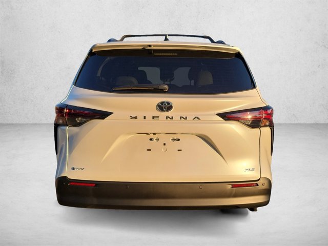 Used 2026 Toyota Sienna XLE FWD image 7