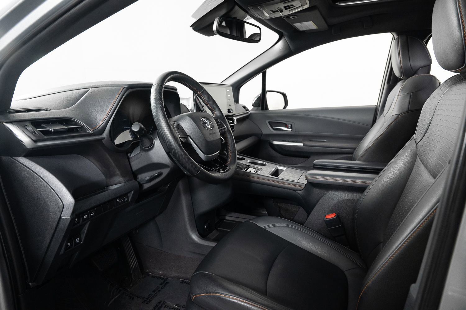 Used 2022 Toyota Sienna XSE image 14