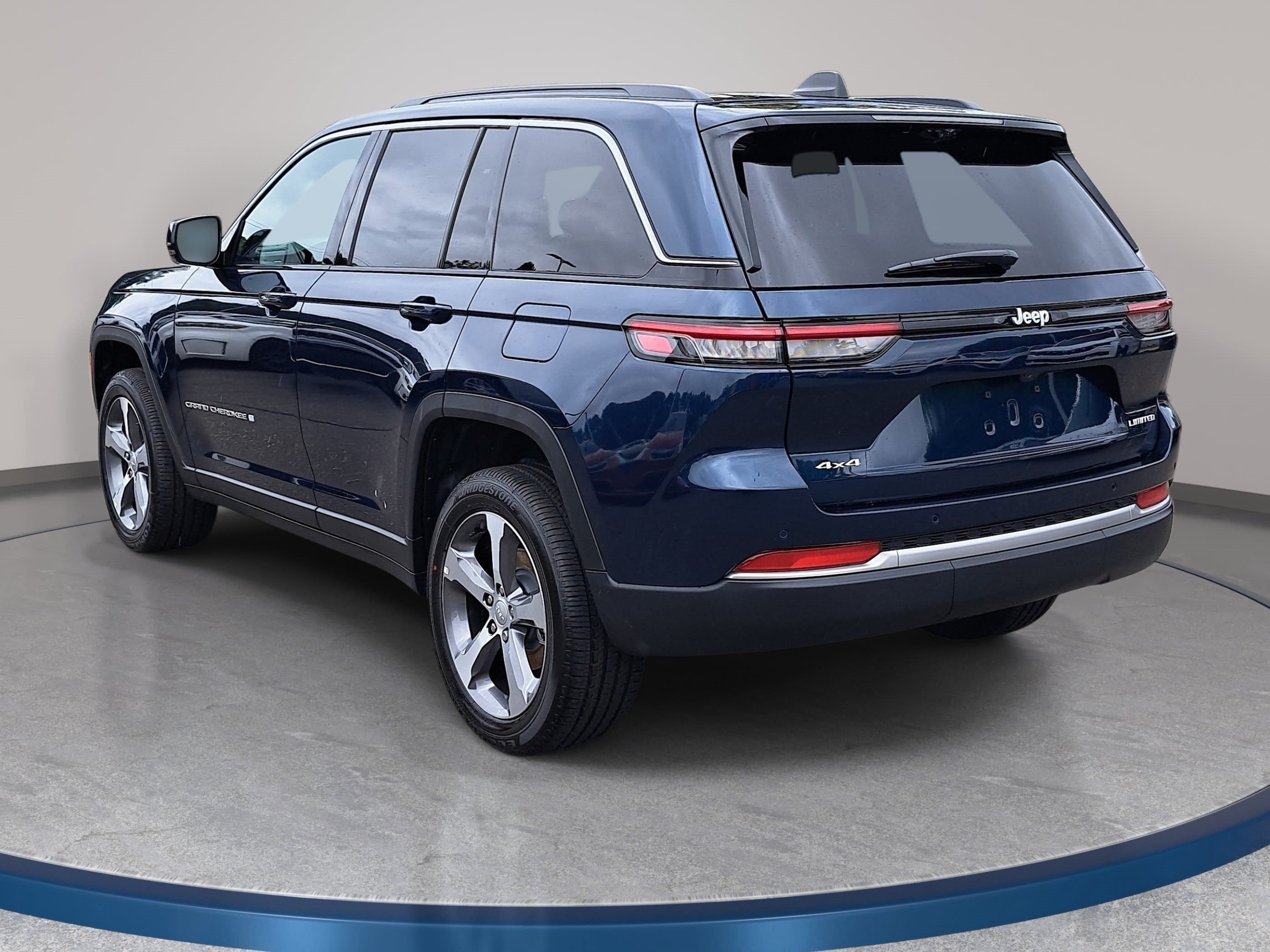 New 2026 Jeep Grand Cherokee Limited w/ Luxury Tech Group II AWD/4WD image 7