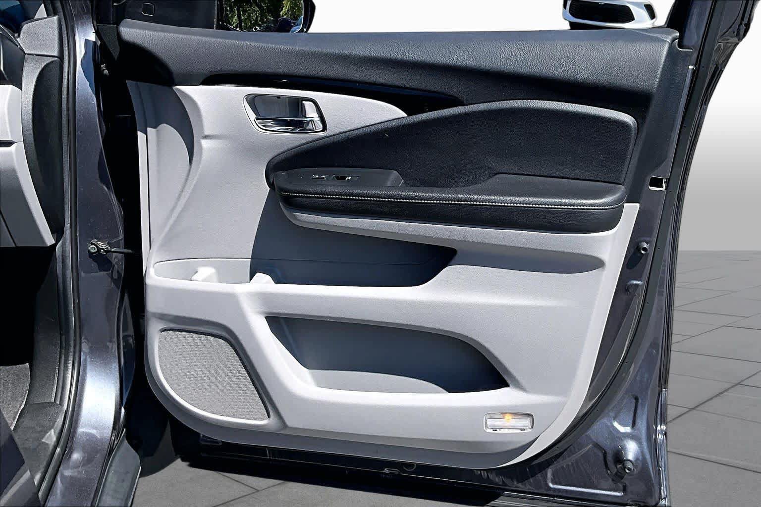 Used 2020 Honda Ridgeline RTL-E image 23