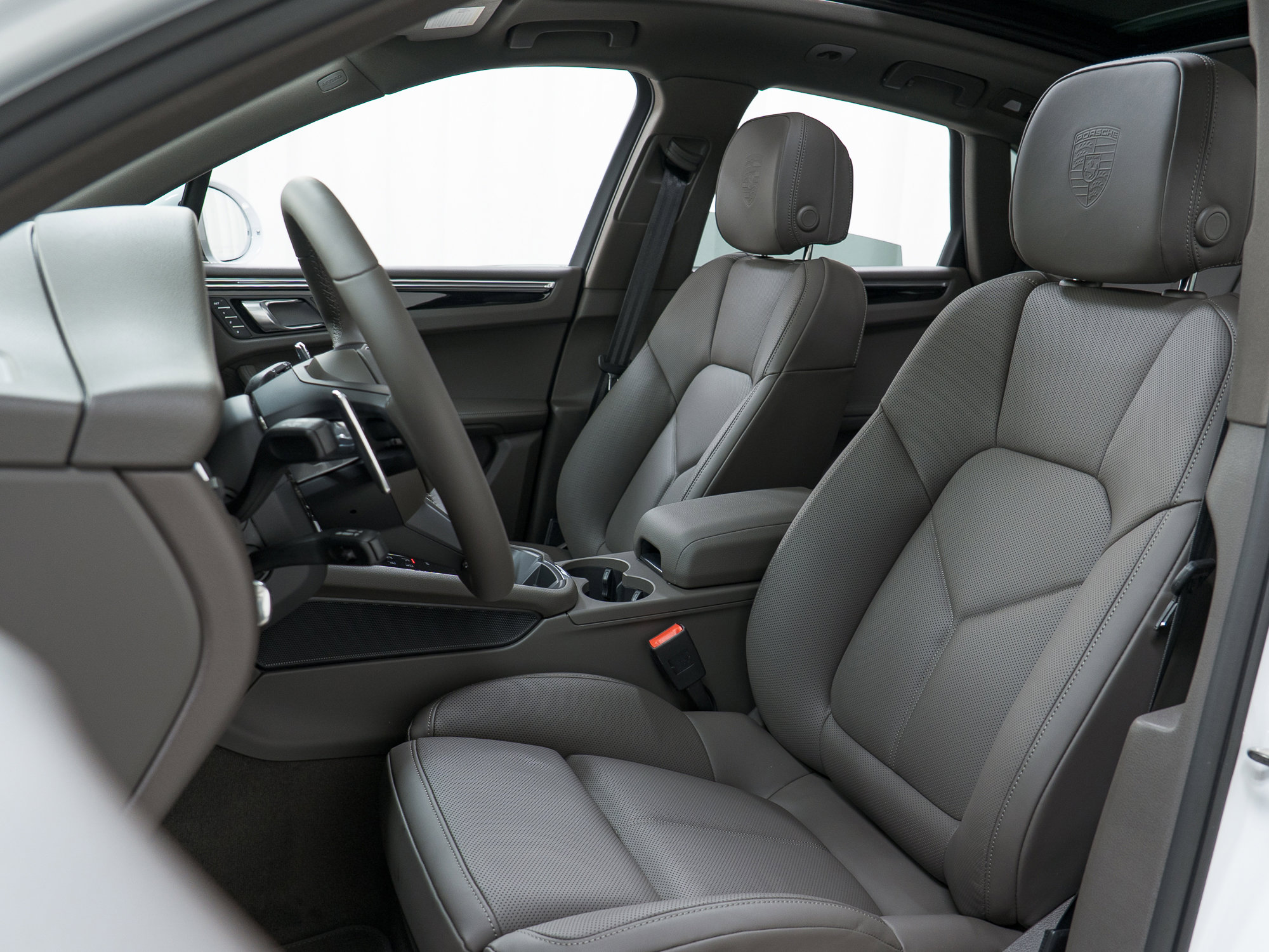 New 2026 Porsche Macan AWD/4WD image 5
