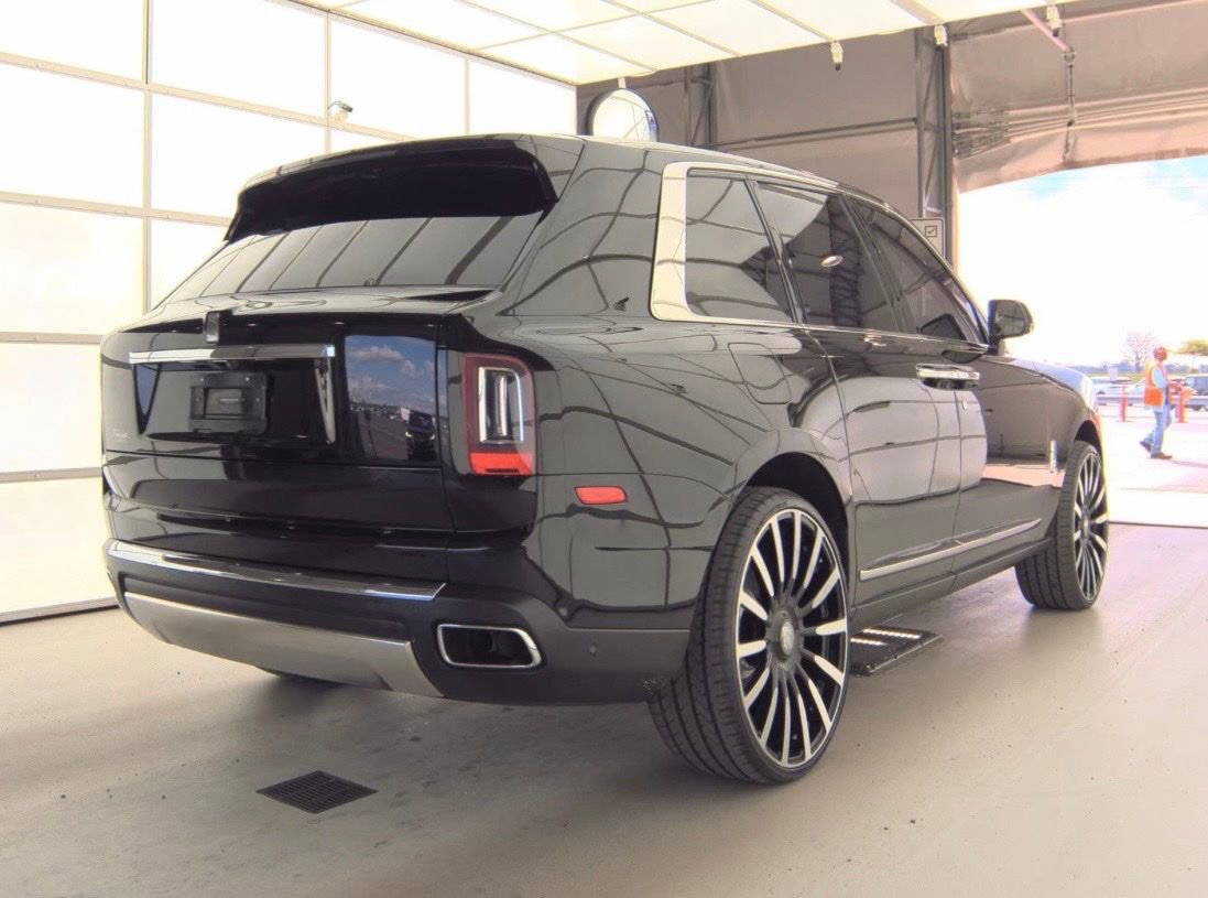 Used 2020 Rolls-Royce Cullinan AWD/4WD image 3