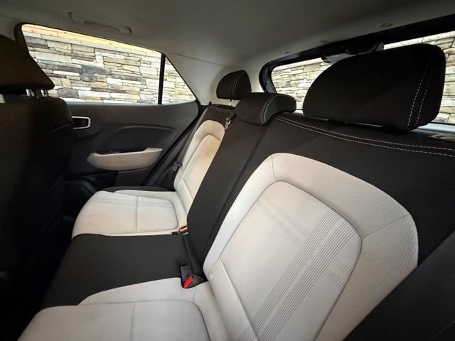 Used 2023 Hyundai Venue SEL FWD image 31
