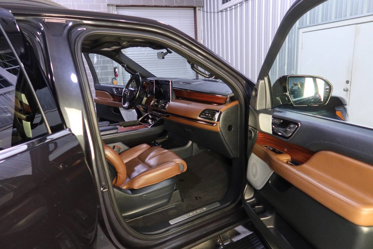 Used 2024 Lincoln Navigator Reserve image 10