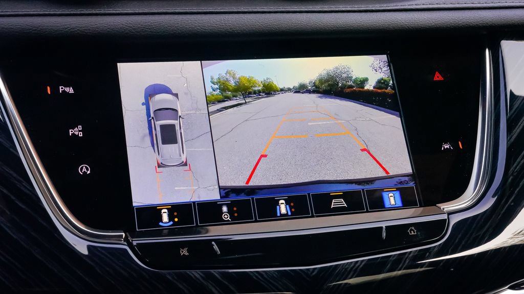 Used 2025 Cadillac XT6 Premium Luxury w/ Technology Package FWD image 28
