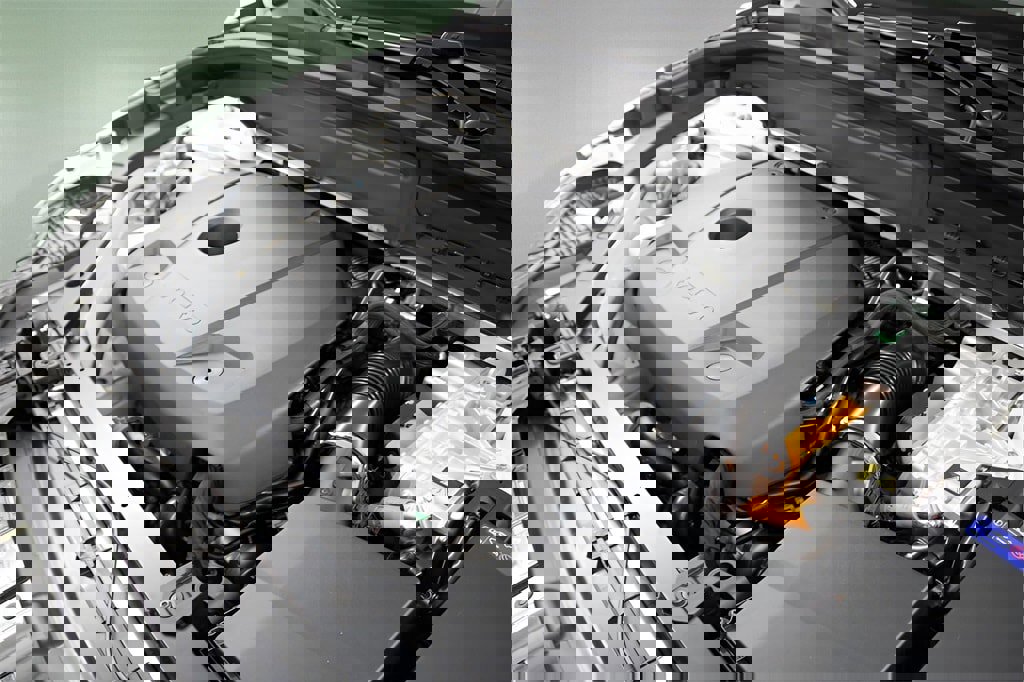 Used 2025 Volvo XC60 T8 Plus w/ Protection Package Premier image 14