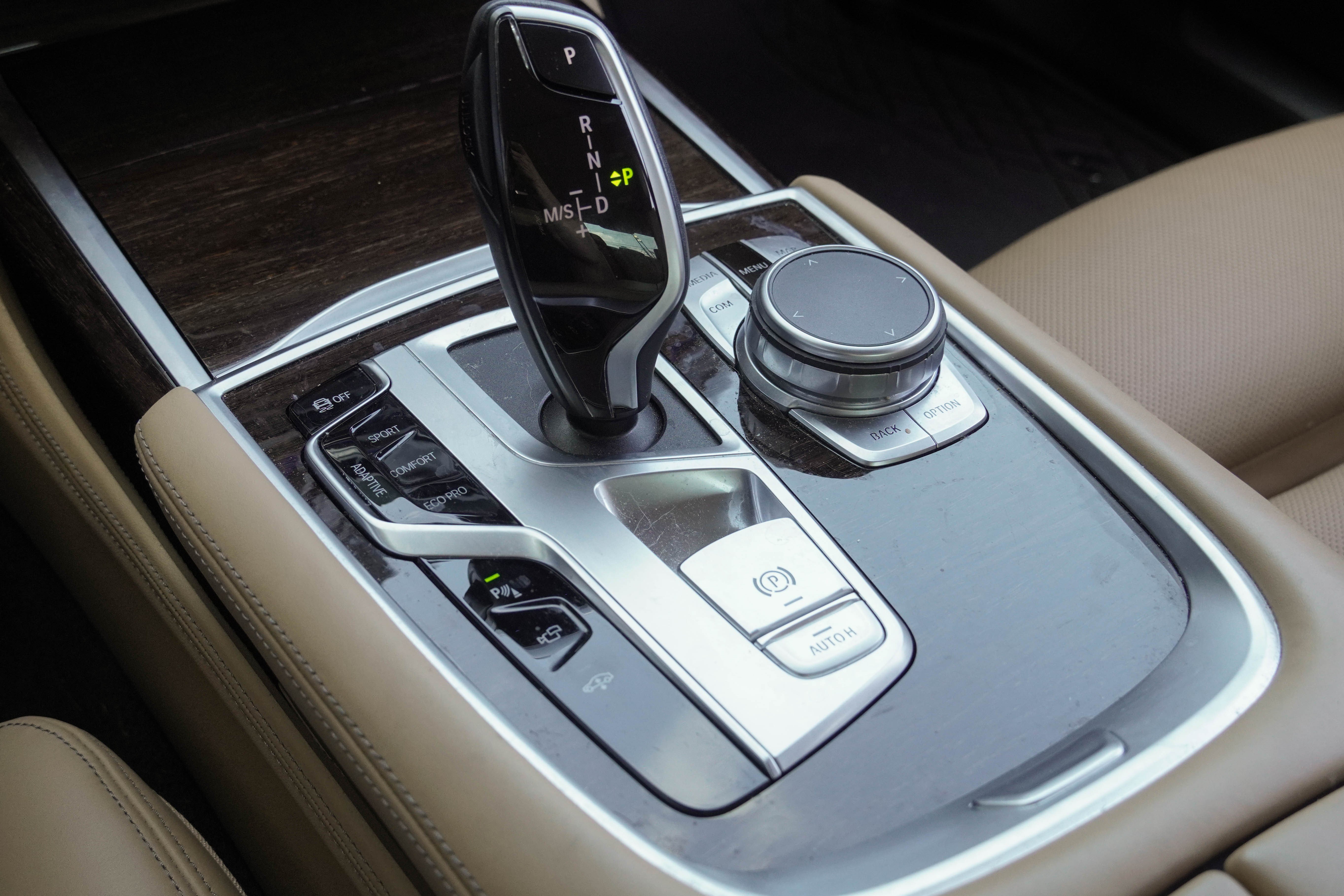 Used 2021 BMW 740i w/ Premium Package RWD image 27