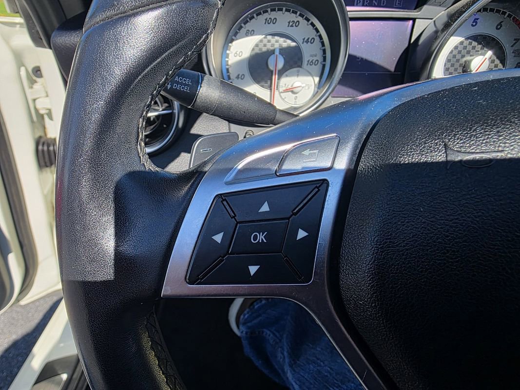 Used 2012 Mercedes-Benz SLK 250 image 18