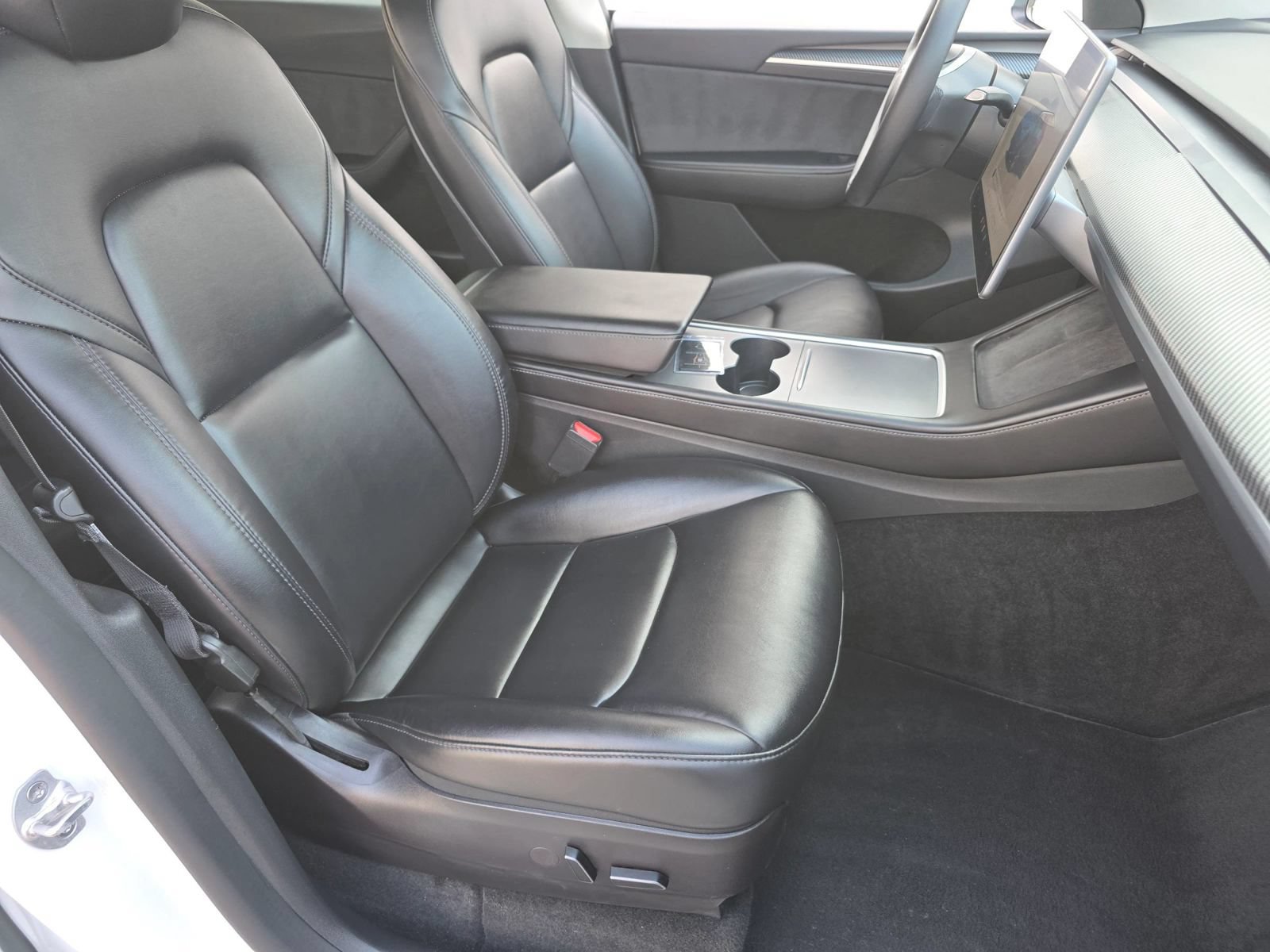 Used 2022 Tesla Model Y Long Range AWD/4WD image 29
