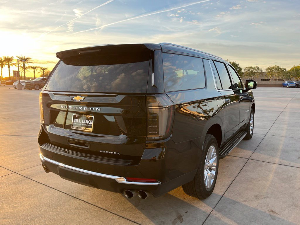 Used 2025 Chevrolet Suburban Premier AWD/4WD image 7