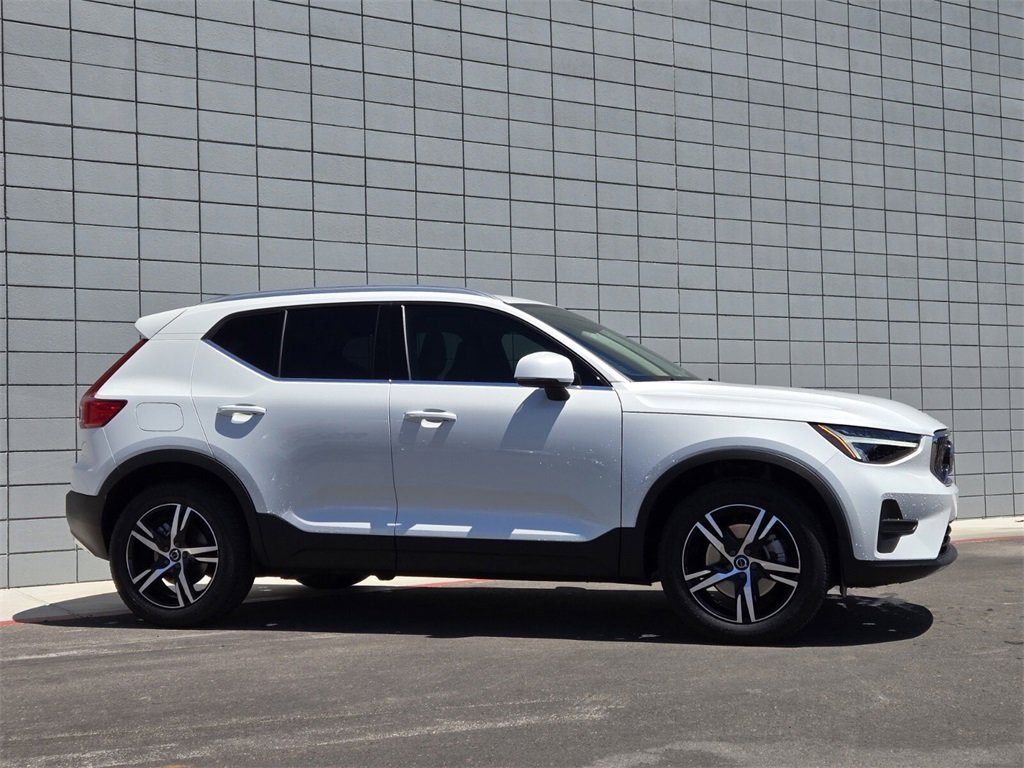 New 2025 Volvo XC40 B5 Core w/ Protection Package Premier image 4