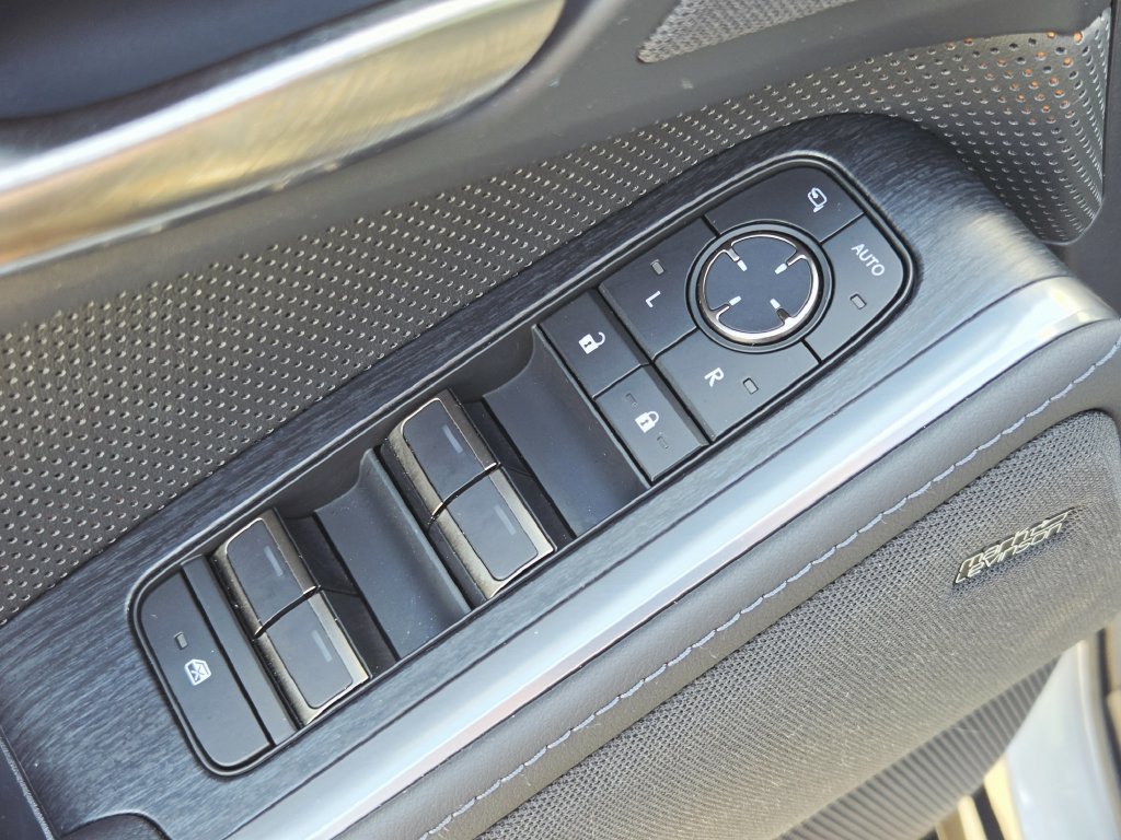 Used 2024 Lexus GX 550 w/ Accessory Package (Z1) AWD/4WD image 30