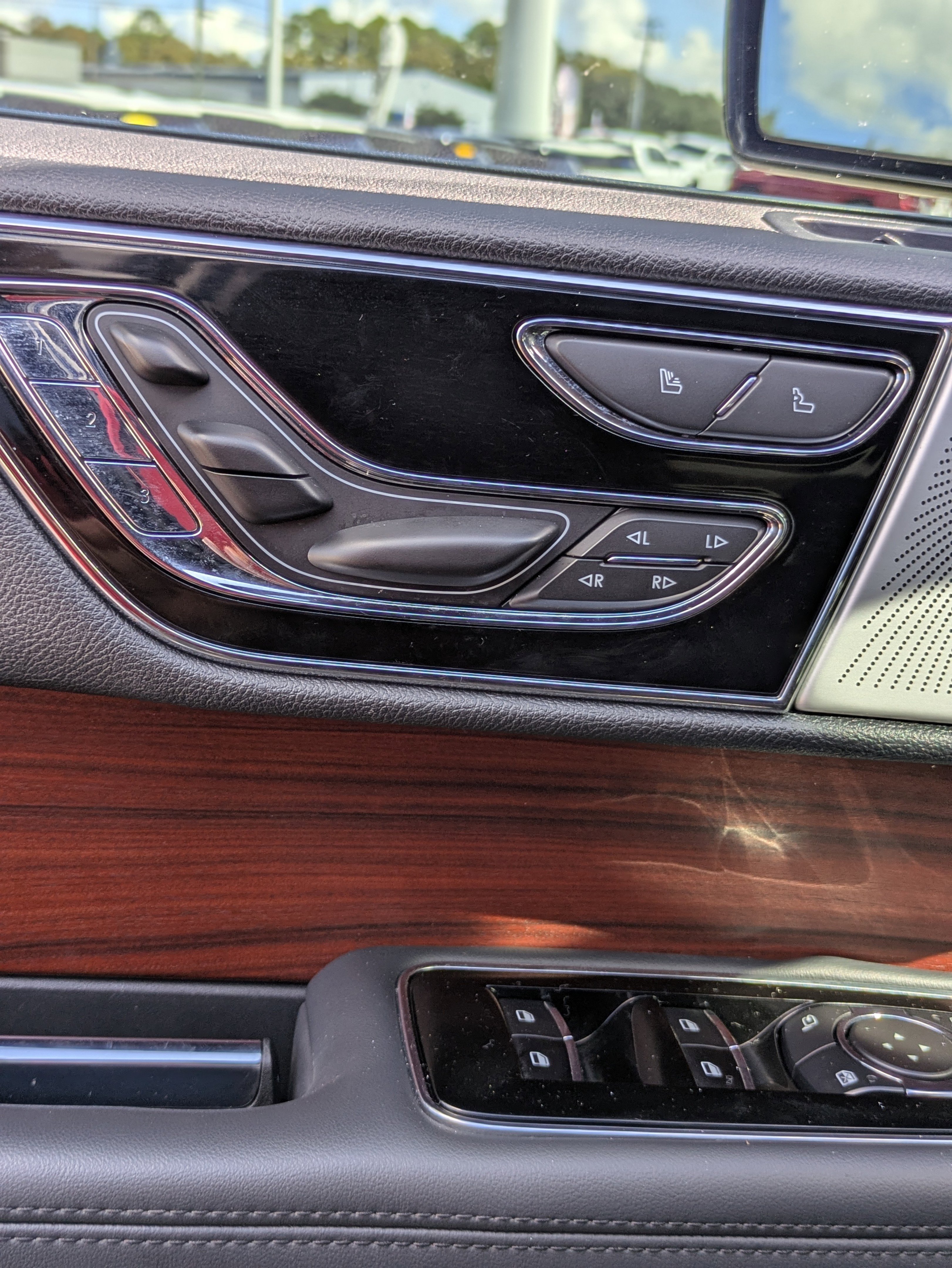 Used 2023 Lincoln Navigator Reserve image 18