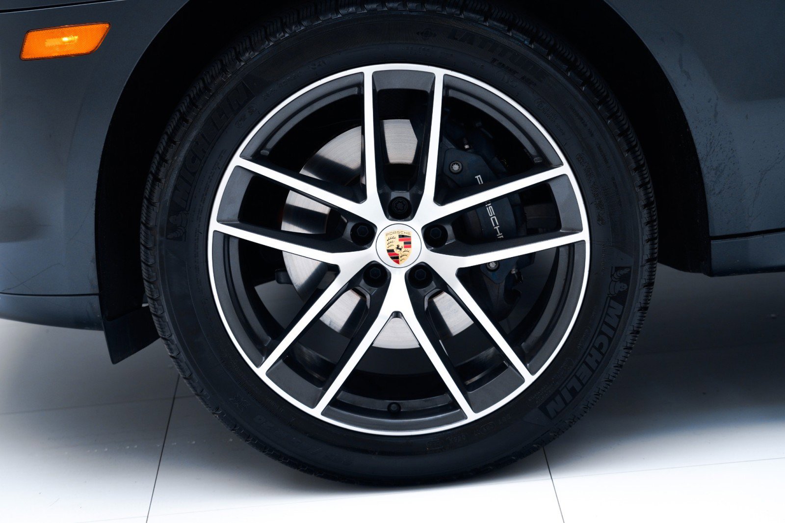 Certified 2025 Porsche Macan AWD/4WD image 13