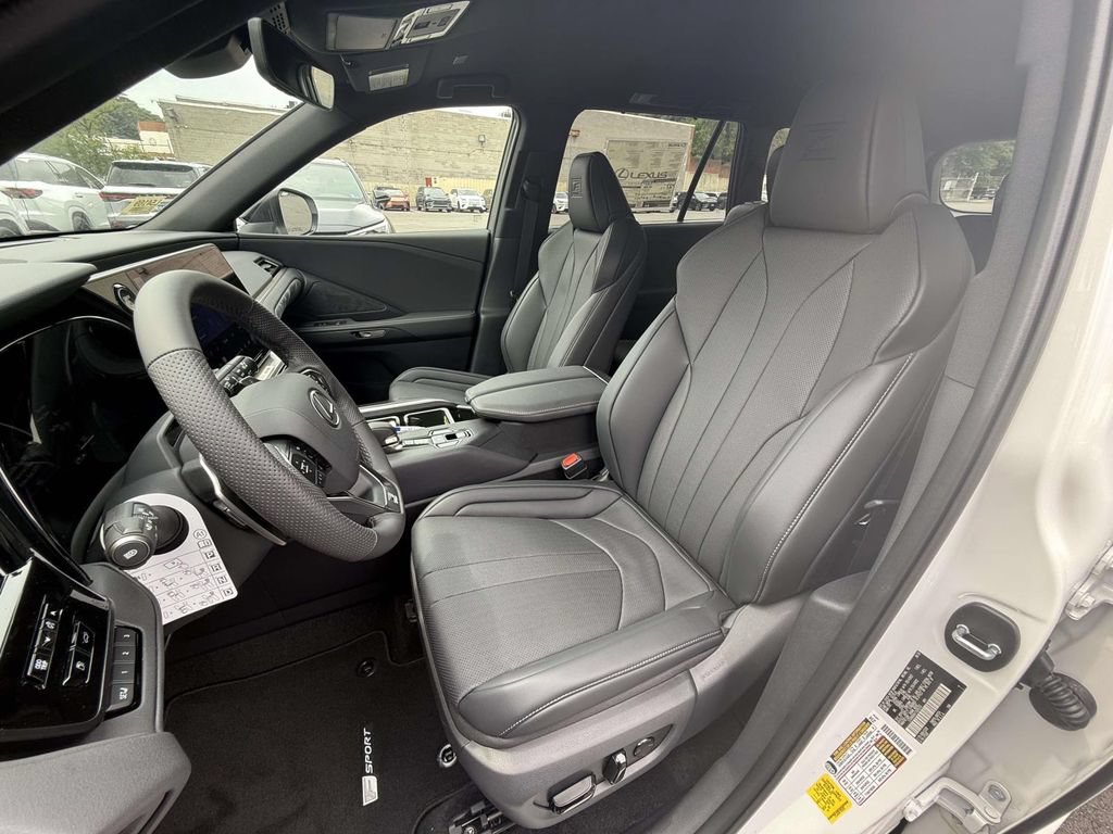 New 2026 Lexus TX 500h AWD image 2