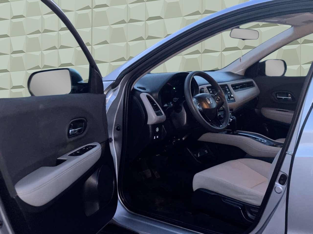 Used 2020 Honda HR-V LX image 9