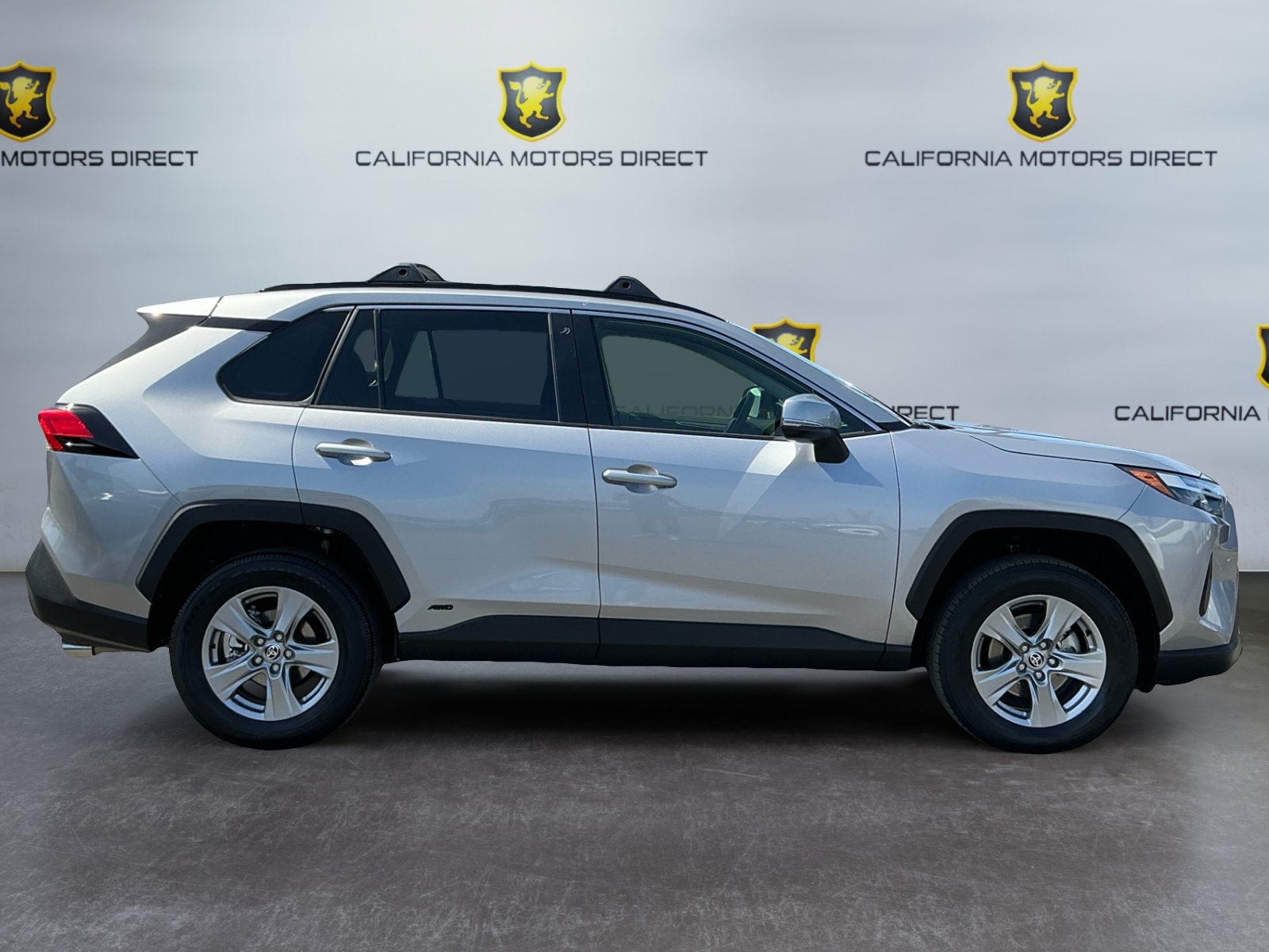 Used 2025 Toyota RAV4 LE AWD/4WD image 4