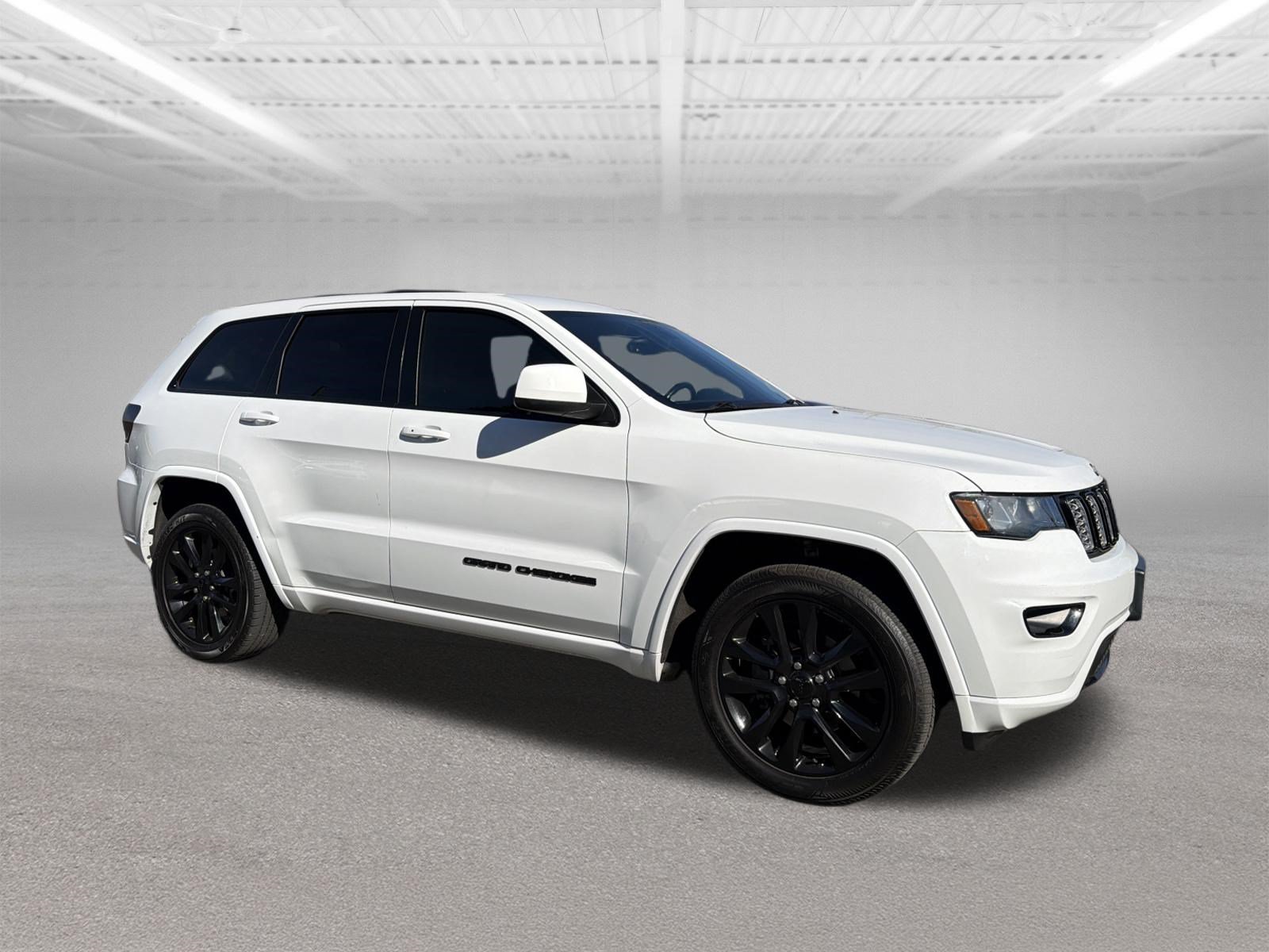 Used 2017 Jeep Grand Cherokee Altitude RWD image 6