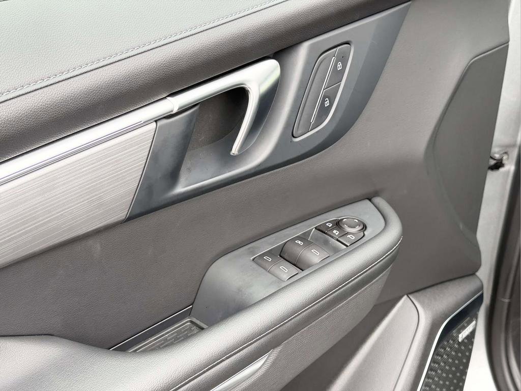 Used 2025 Buick Enclave Preferred FWD image 17