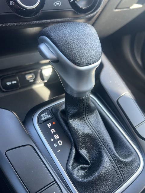 Used 2025 Kia Soul LX w/ LX Technology Package FWD image 17