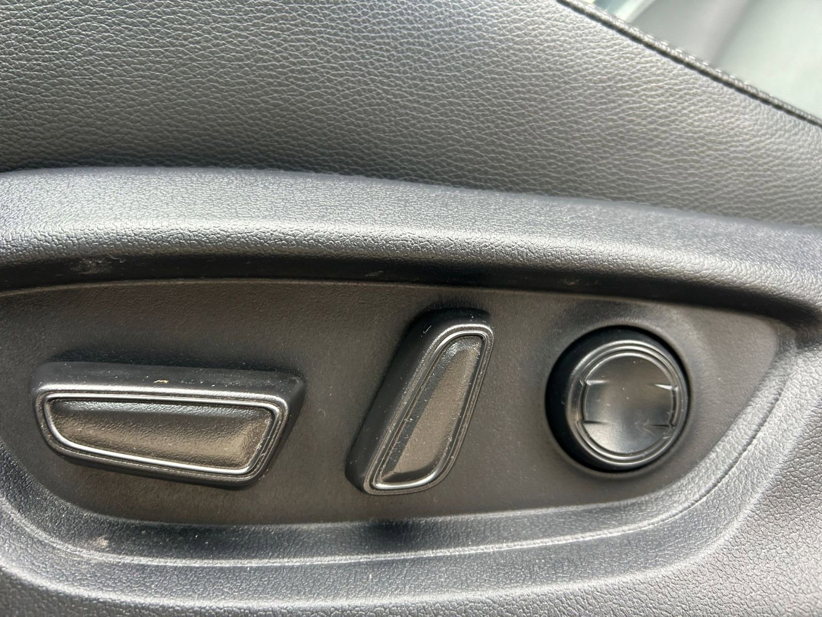 Used 2025 Toyota Camry SE FWD image 23