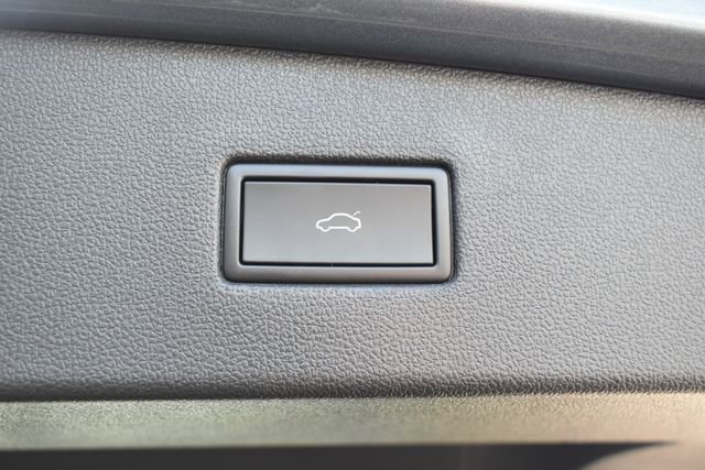 Used 2022 Volkswagen Tiguan SE R-Line image 40