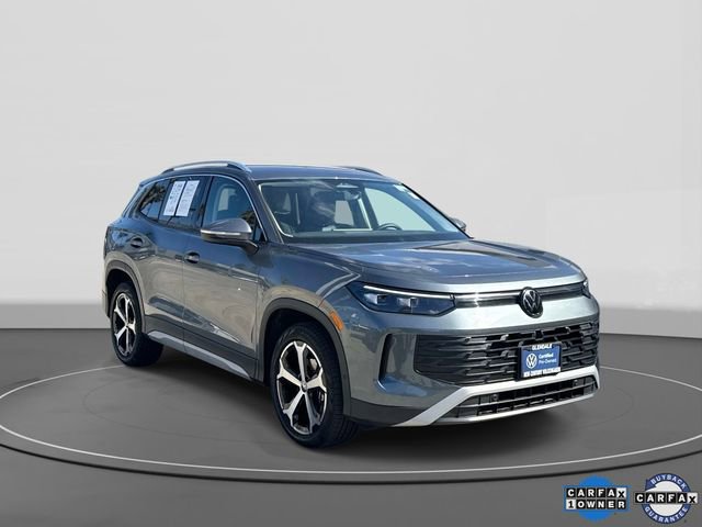 Used 2025 Volkswagen Tiguan SE FWD image 1
