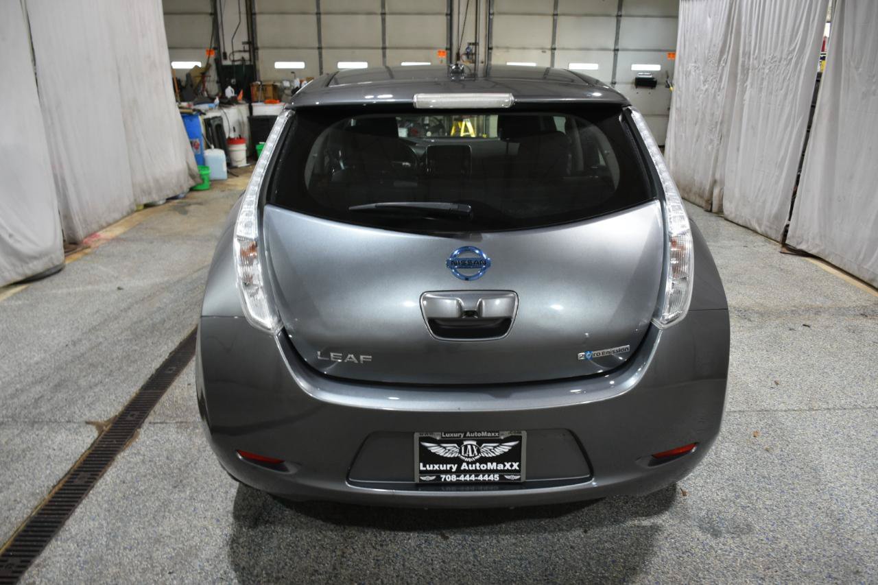 Used 2015 Nissan Leaf SV FWD image 5