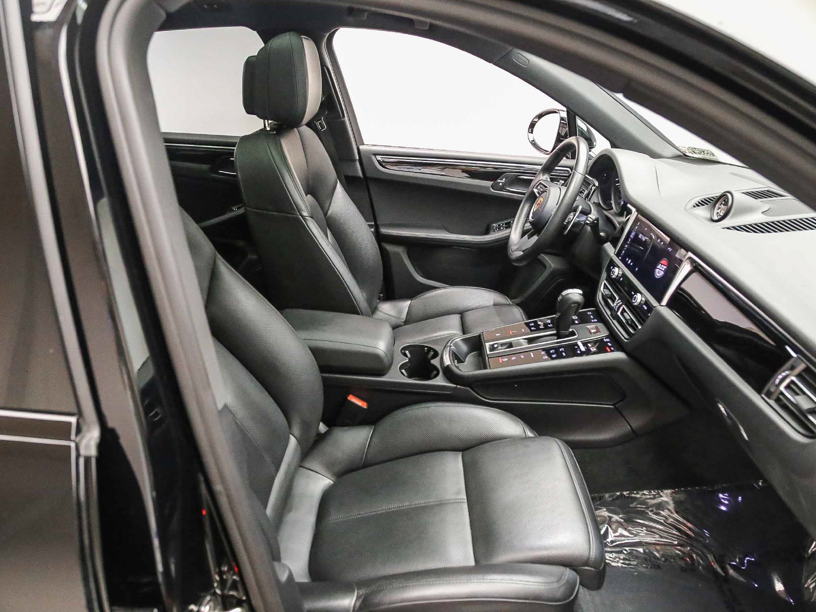 Certified 2022 Porsche Macan S AWD/4WD image 20