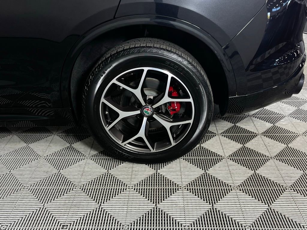 Used 2024 Alfa Romeo Stelvio Veloce image 13