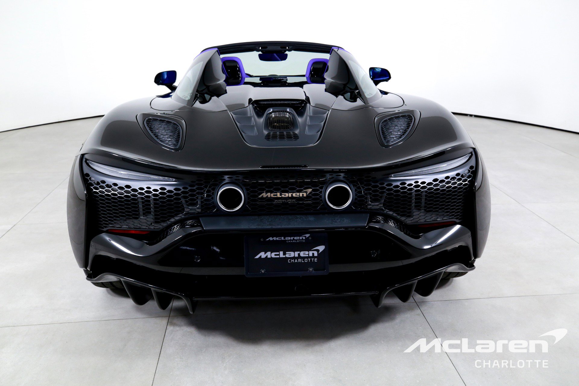 Used 2025 McLaren Artura Spider image 9