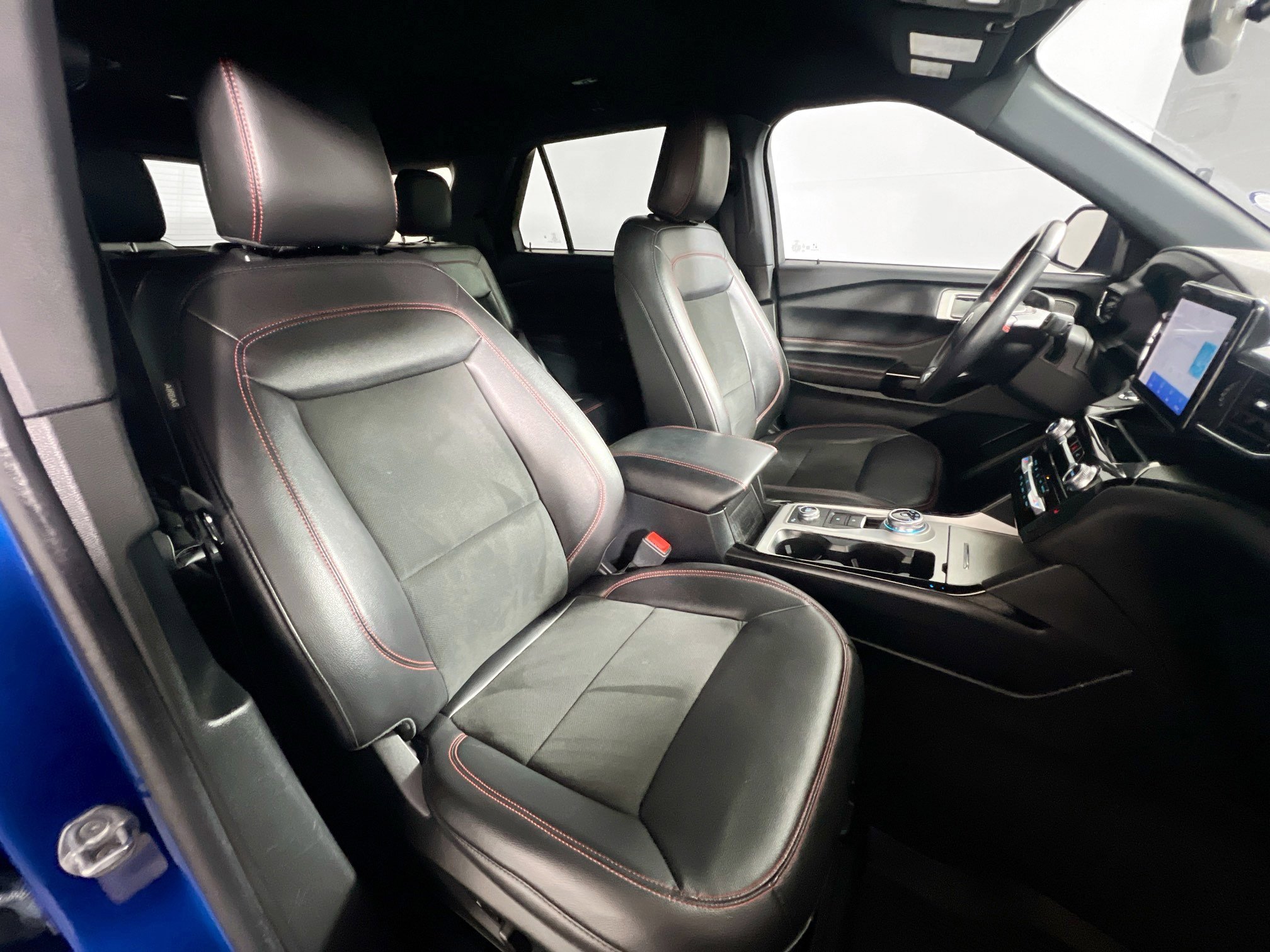 Used 2023 Ford Explorer ST-Line image 31