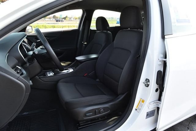 Used 2022 Chevrolet Malibu RS FWD image 17
