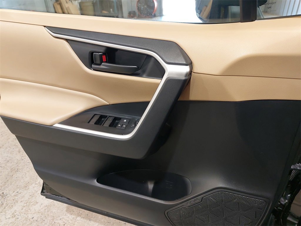 Used 2022 Toyota RAV4 LE image 25