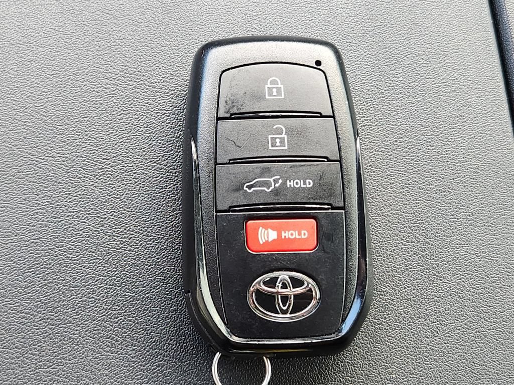 Used 2024 Toyota Highlander XSE AWD/4WD image 30