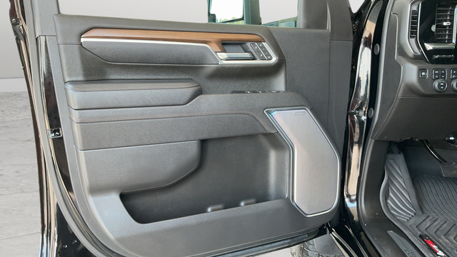 Used 2025 Chevrolet Silverado 2500 High Country w/ High Country Premium Package AWD/4WD image 19