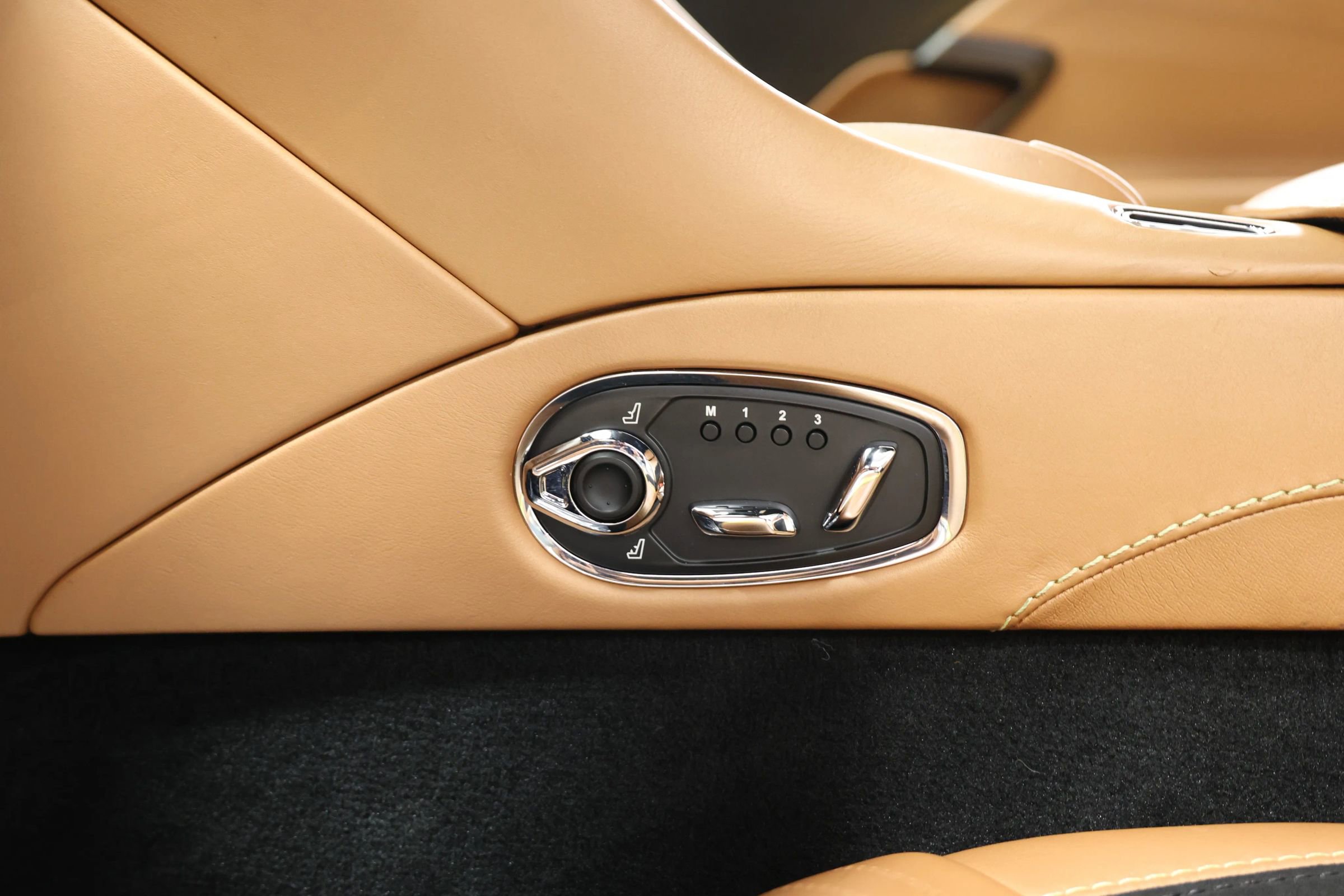 Used 2020 Aston Martin DB11 AMR image 43