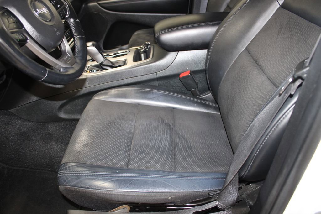 Used 2022 Jeep Grand Cherokee Laredo X image 14