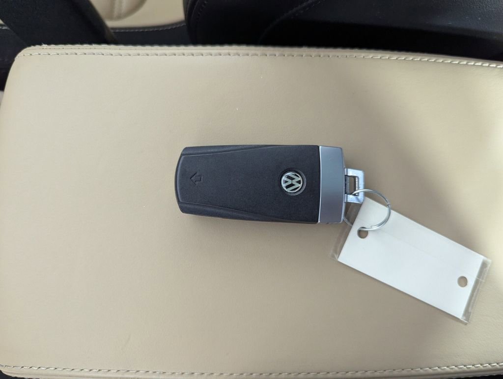 Used 2013 Volkswagen CC Lux image 25