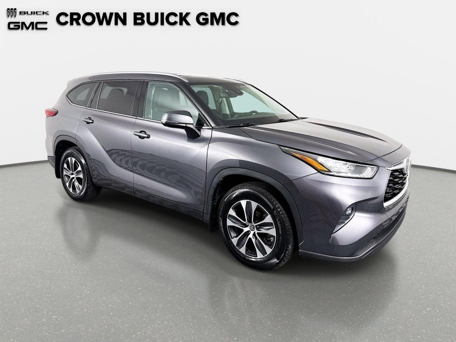 Used 2020 Toyota Highlander XLE image 3