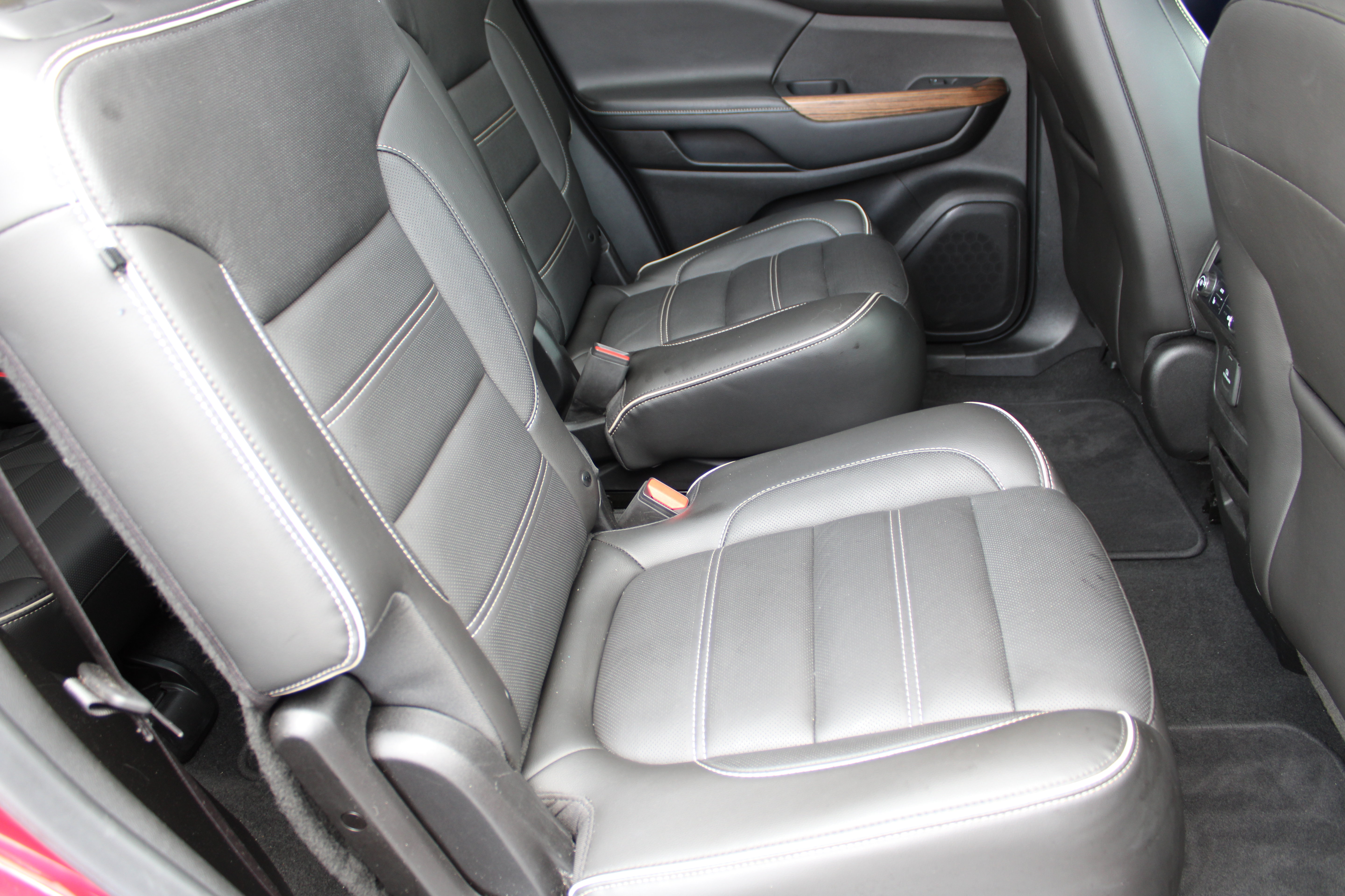 Used 2019 GMC Acadia Denali w/ Technology Package FWD image 17