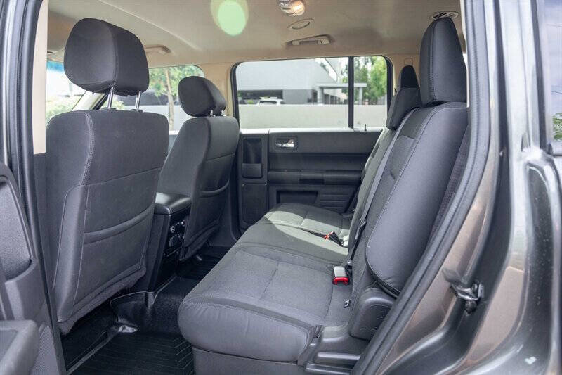 Used 2019 Ford Flex SE image 16