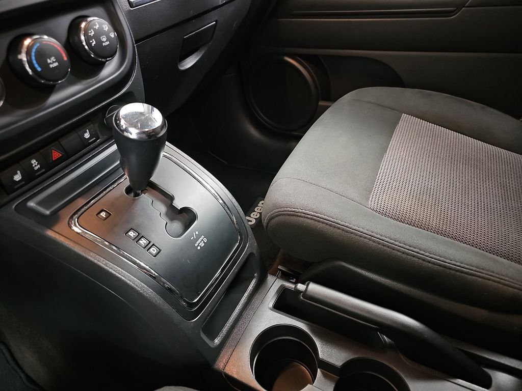 Used 2014 Jeep Patriot Latitude AWD/4WD image 25