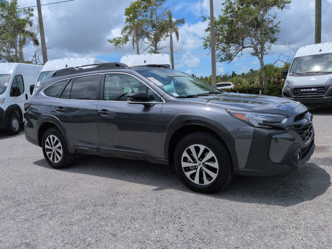 Used 2025 Subaru Outback Premium AWD/4WD image 2
