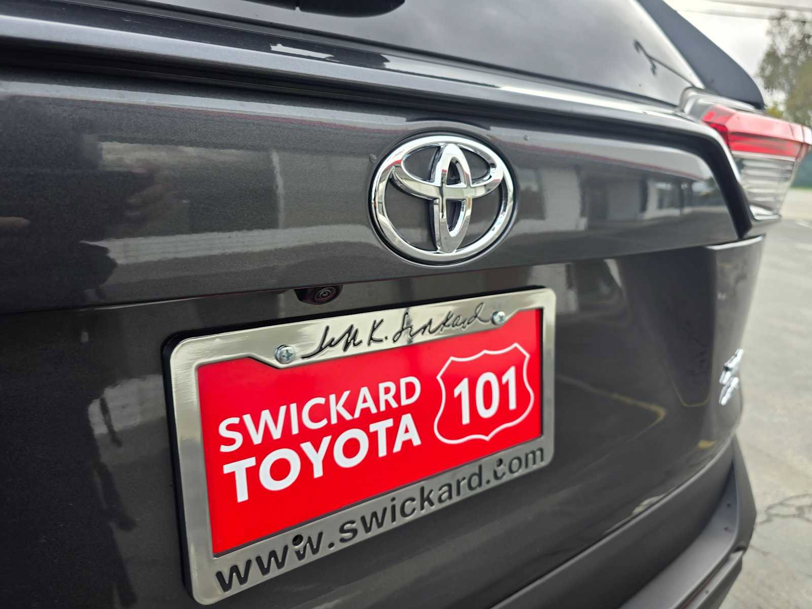 Used 2025 Toyota RAV4 XLE Premium image 16