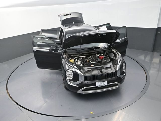 Used 2023 Mitsubishi Outlander SE image 28