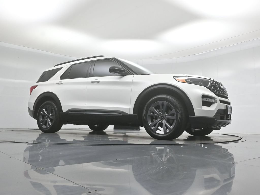 Certified 2023 Ford Explorer XLT w/ Equipment Group 202A RWD image 4