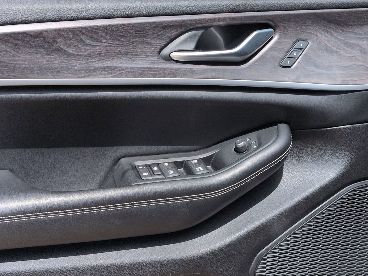 Used 2024 Jeep Grand Cherokee Limited RWD image 9