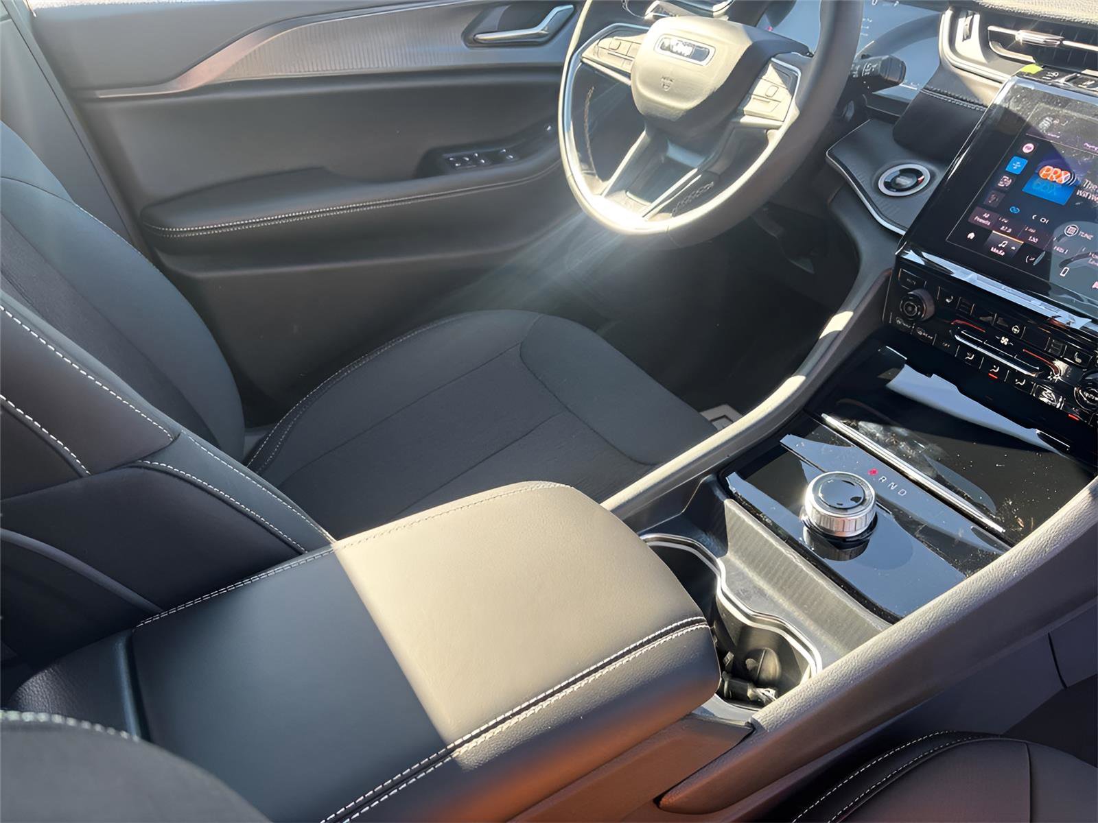 New 2025 Jeep Grand Cherokee L Laredo w/ Luxury Tech Group I image 20