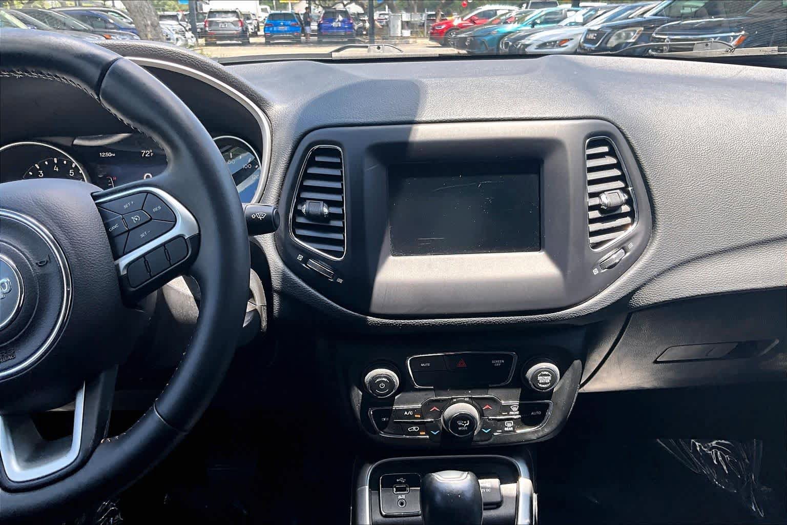 Used 2018 Jeep Compass Latitude w/ Popular Equipment Group FWD image 7